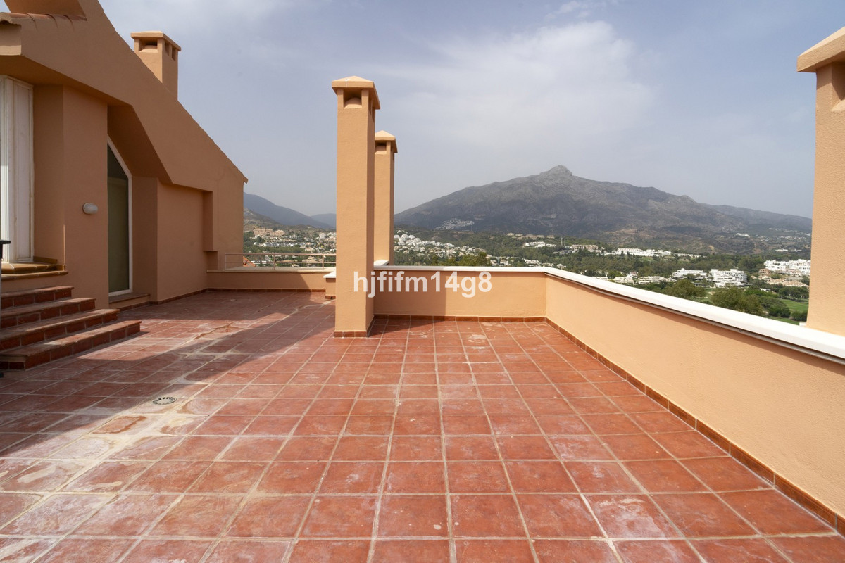 4 Bed Apartment for sale in Nueva Andalucía Costa Del Sol, Málaga, Spain