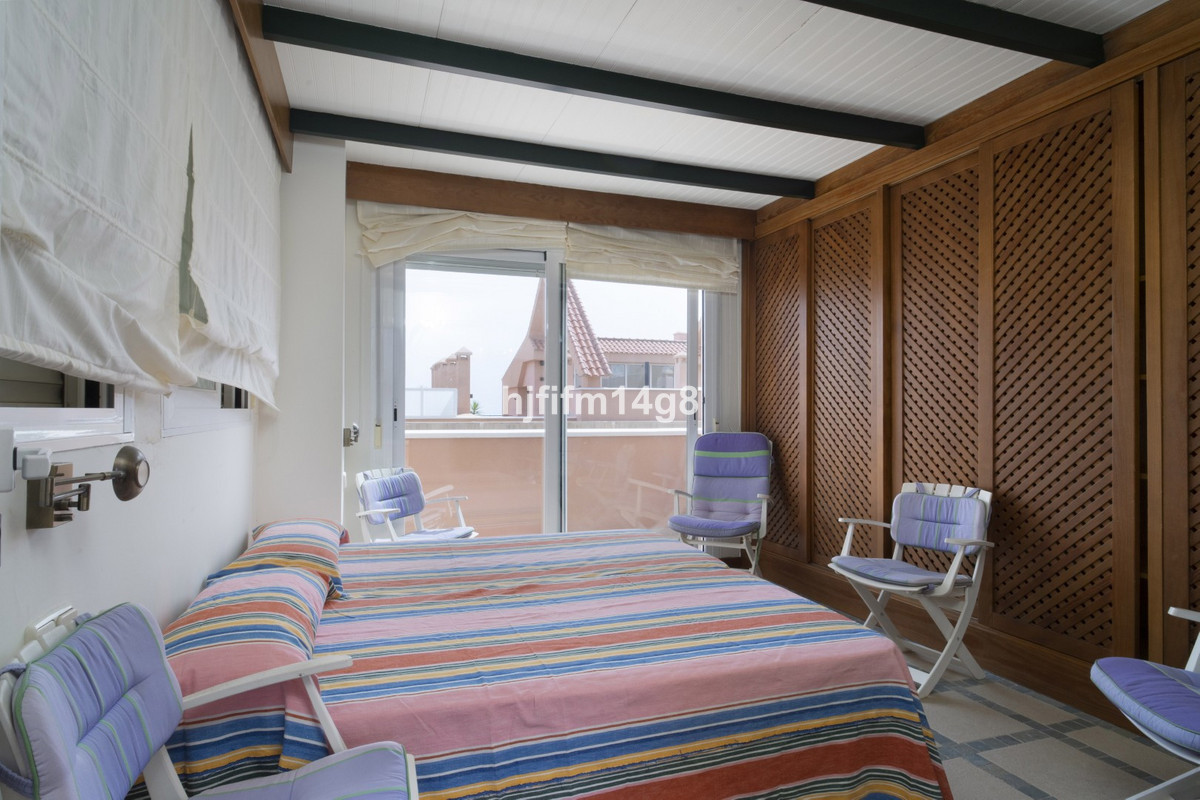 4 Bed Apartment for sale in Nueva Andalucía Costa Del Sol, Málaga, Spain