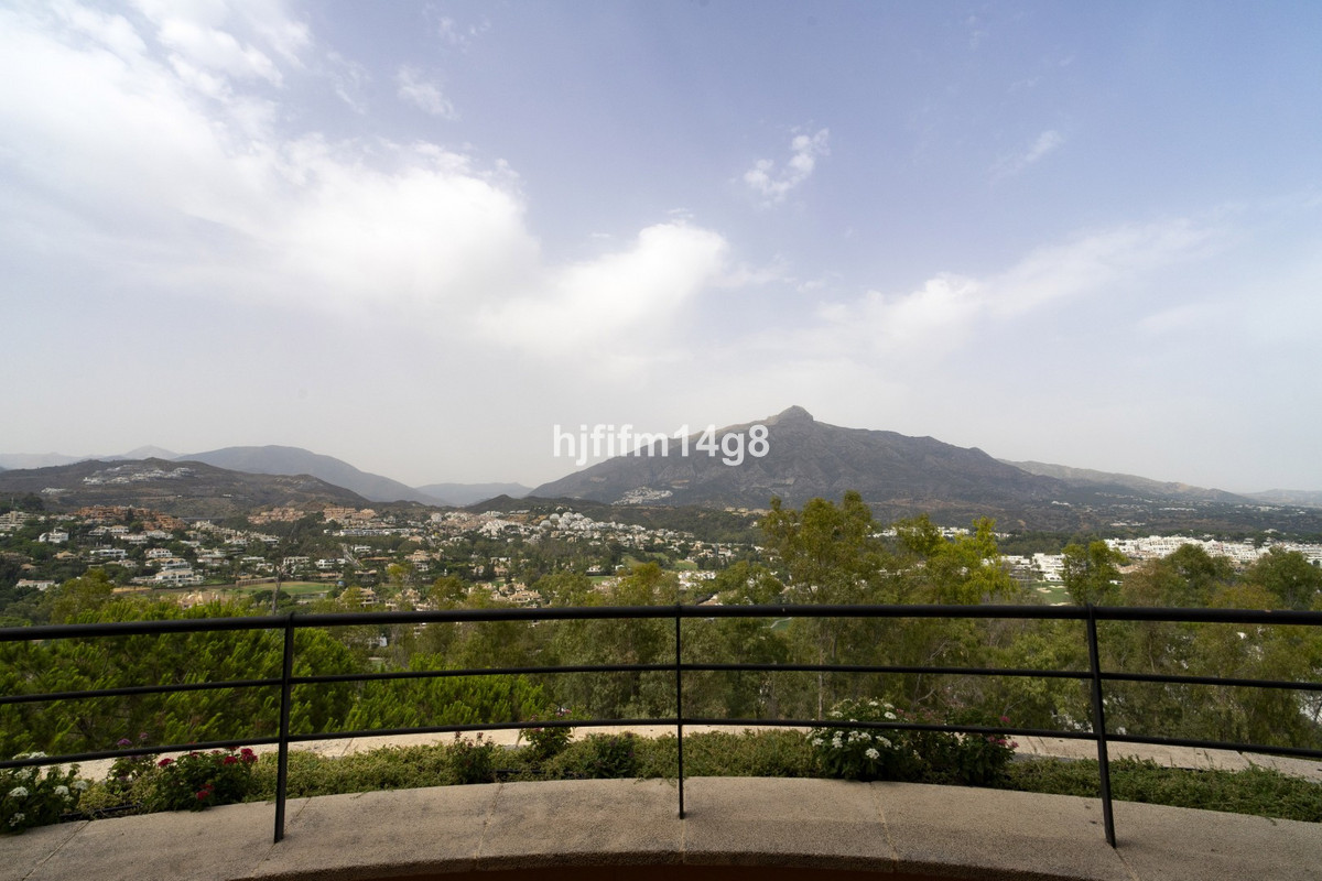 4 Bed Apartment for sale in Nueva Andalucía Costa Del Sol, Málaga, Spain