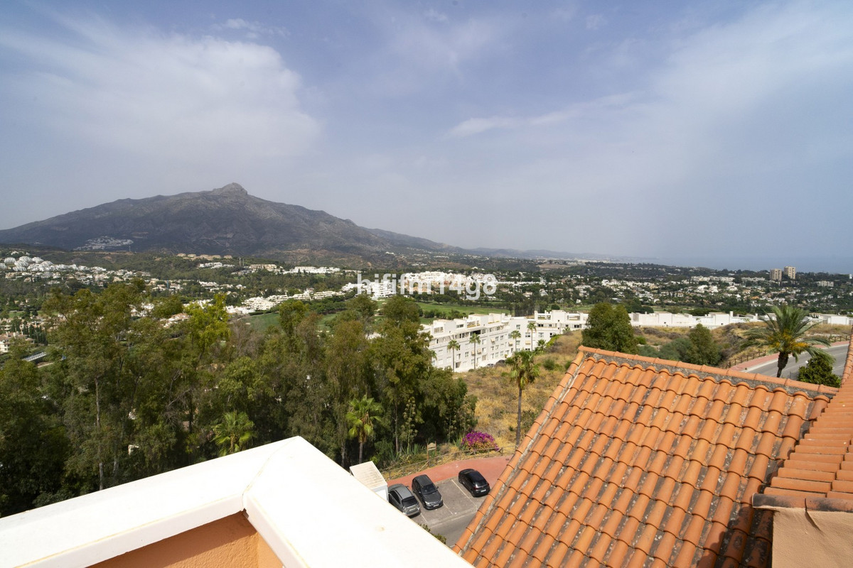 4 Bed Apartment for sale in Nueva Andalucía Costa Del Sol, Málaga, Spain