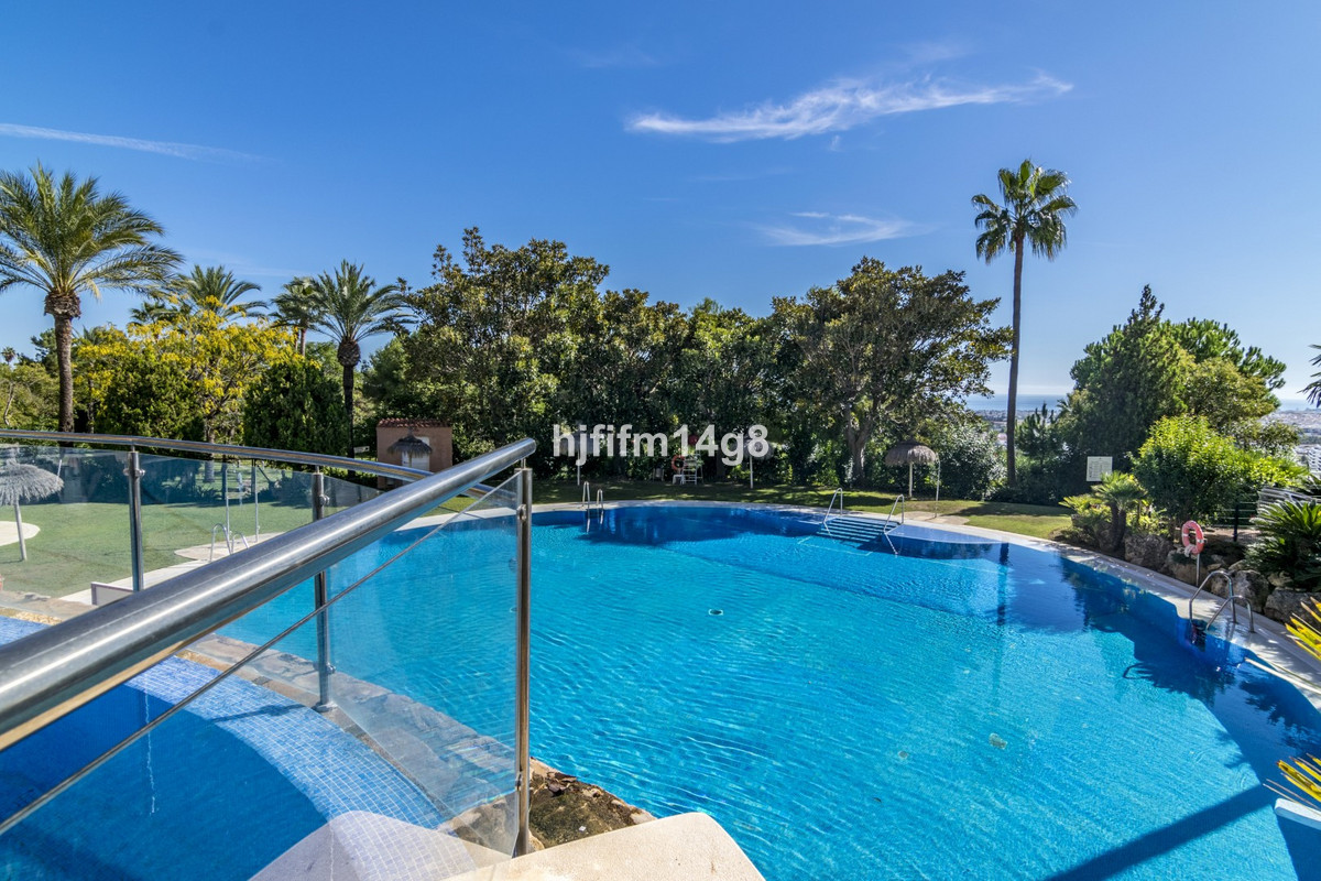 4 Bed Apartment for sale in Nueva Andalucía Costa Del Sol, Málaga, Spain