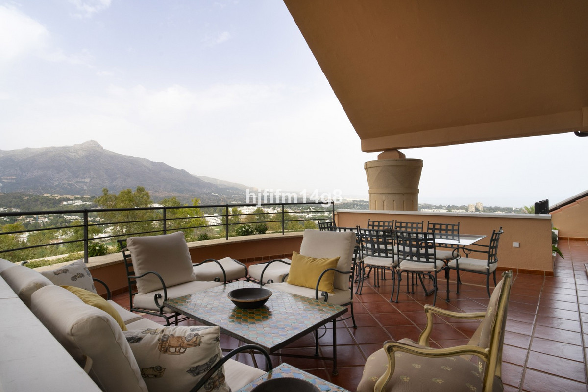 4 Bed Apartment for sale in Nueva Andalucía Costa Del Sol, Málaga, Spain