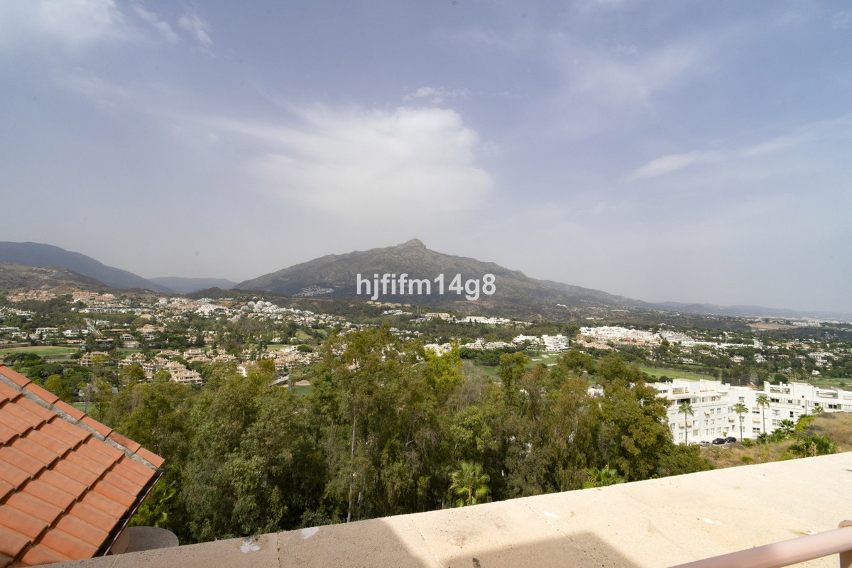 4 Bed Apartment for sale in Nueva Andalucía Costa Del Sol, Málaga, Spain