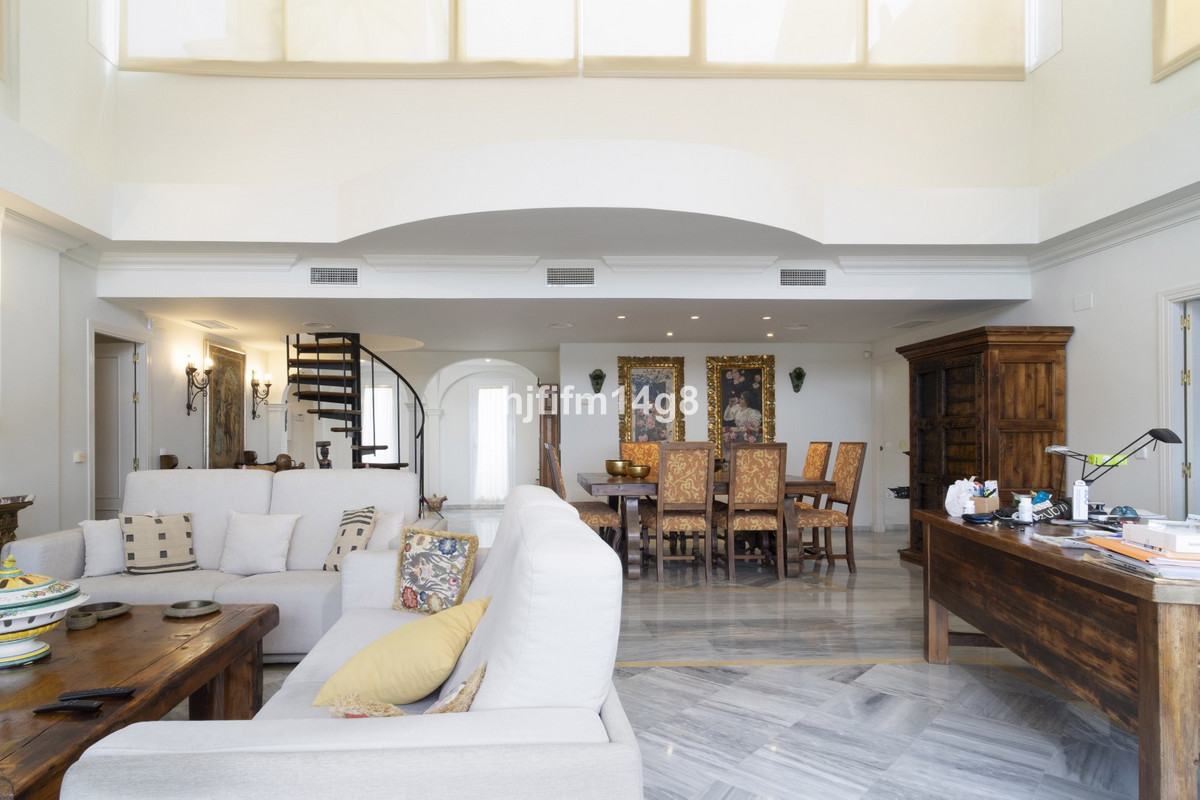 4 Bed Apartment for sale in Nueva Andalucía Costa Del Sol, Málaga, Spain