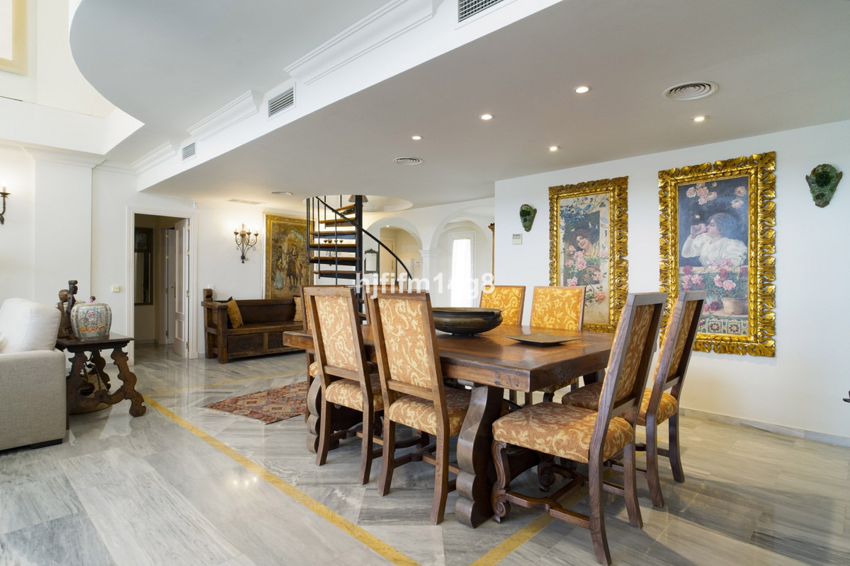 4 Bed Apartment for sale in Nueva Andalucía Costa Del Sol, Málaga, Spain