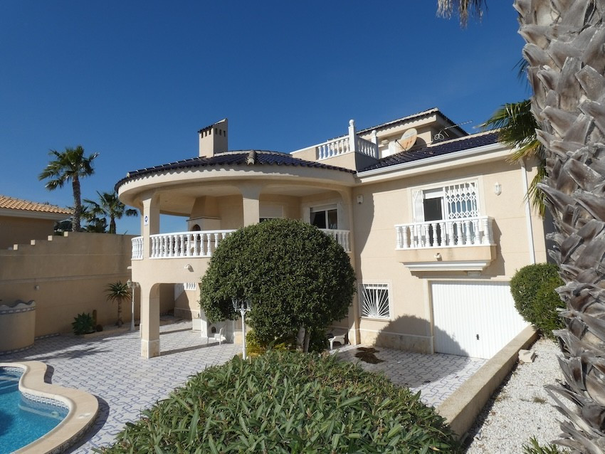 Se vende Villa - Chalet de 4 dormitorios en Costa Blanca, Alicante, España