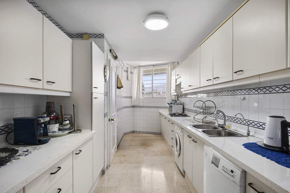 2 Bed Apartment for sale in Guadalmina Alta Costa Del Sol, Málaga, Spain