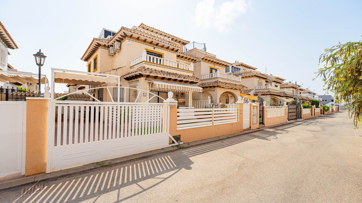 3 Bed Townhouse for sale in Lomas De Cabo Roig Costa Blanca, Alicante, Spain