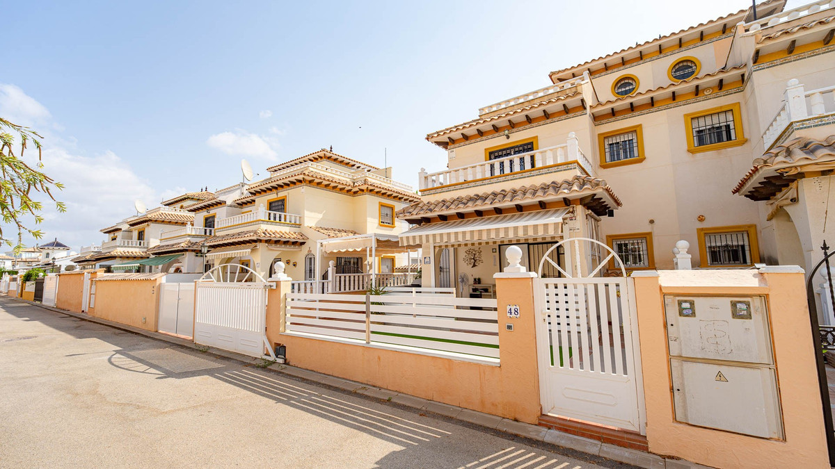 3 Bed Townhouse for sale in Lomas De Cabo Roig Costa Blanca, Alicante, Spain
