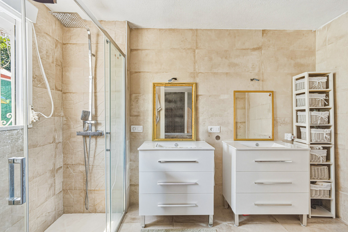 2 Bed Townhouse for sale in Nueva Andalucía Costa Del Sol, Málaga, Spain