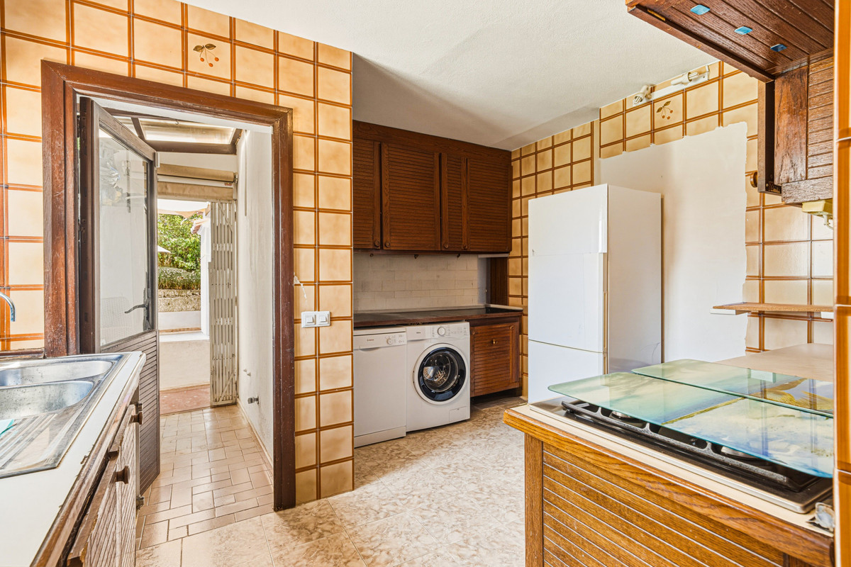 2 Bed Townhouse for sale in Nueva Andalucía Costa Del Sol, Málaga, Spain