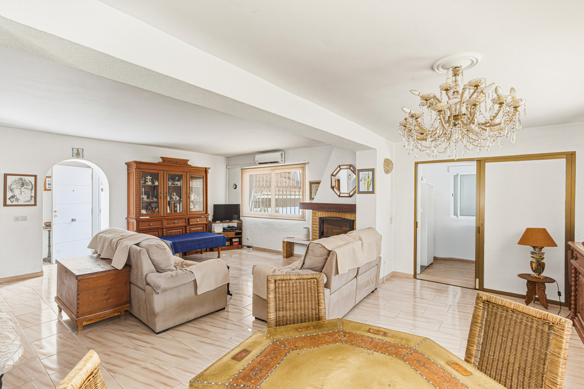 2 Bed Townhouse for sale in Nueva Andalucía Costa Del Sol, Málaga, Spain