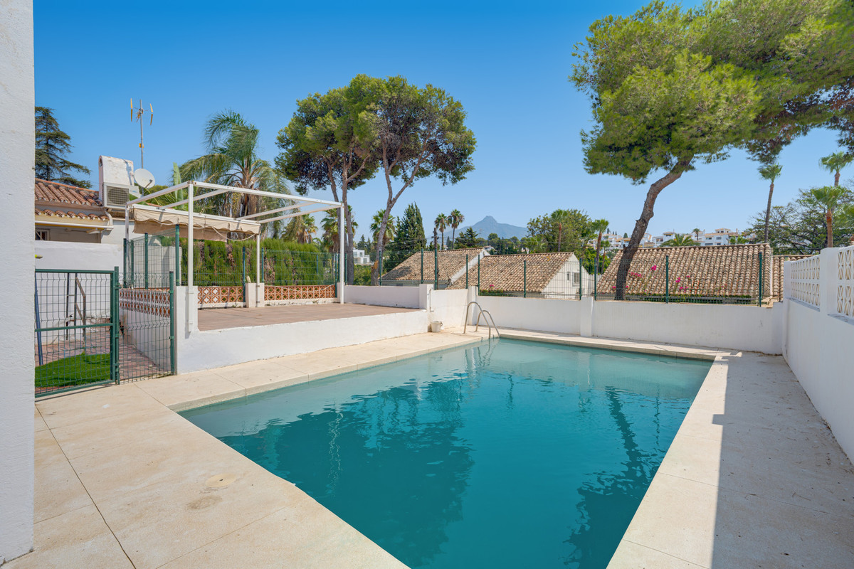 2 Bed Townhouse for sale in Nueva Andalucía Costa Del Sol, Málaga, Spain
