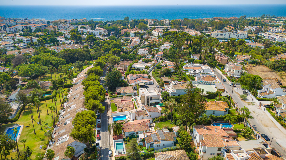 2 Bed Townhouse for sale in Nueva Andalucía Costa Del Sol, Málaga, Spain