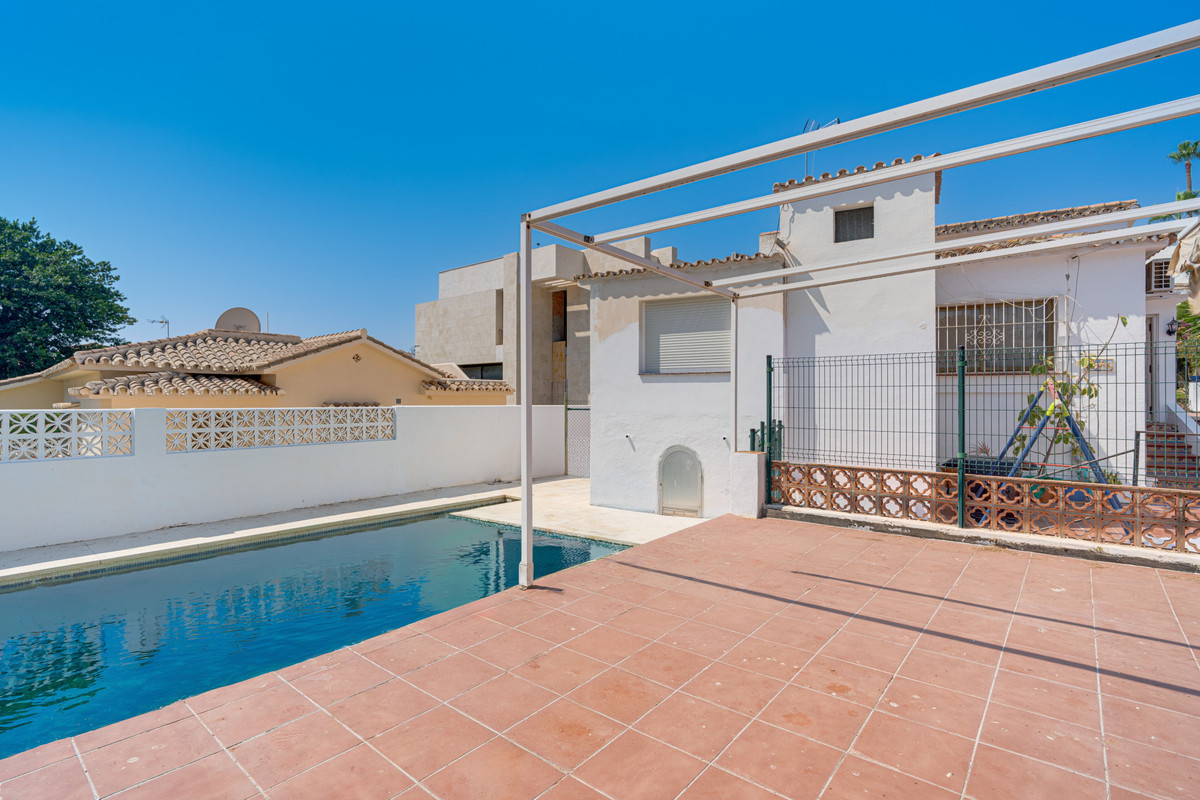 2 Bed Townhouse for sale in Nueva Andalucía Costa Del Sol, Málaga, Spain