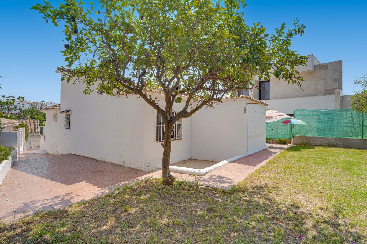 2 Bed Townhouse for sale in Nueva Andalucía Costa Del Sol, Málaga, Spain