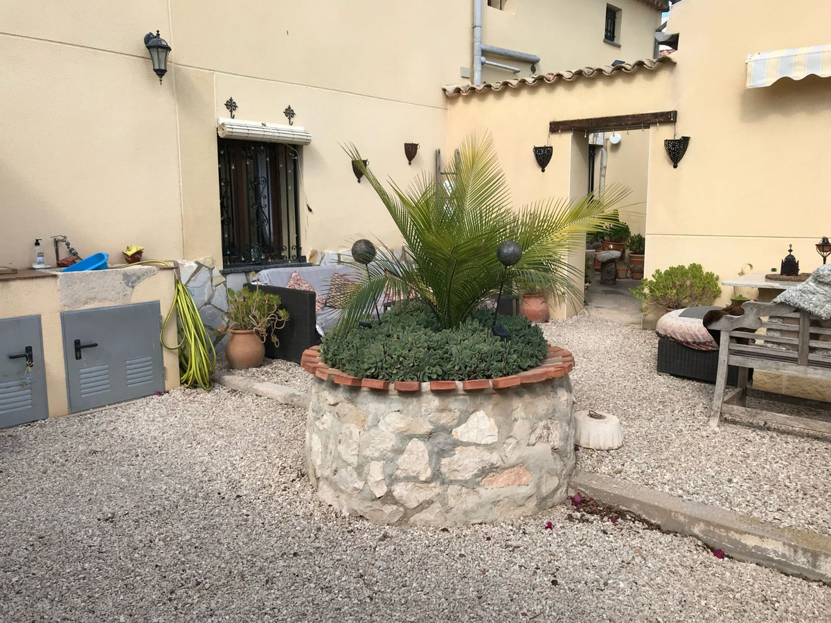 5 Bed Townhouse for sale in Monóvar Costa Blanca, Alicante, Spain