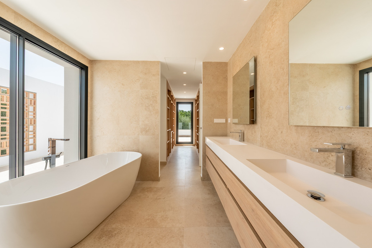 Se vende Villa - Chalet de 6 dormitorios en Costa Del Sol, Cadiz, España