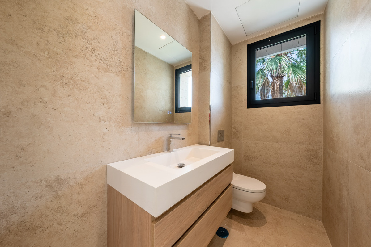 Se vende Villa - Chalet de 6 dormitorios en Costa Del Sol, Cadiz, España