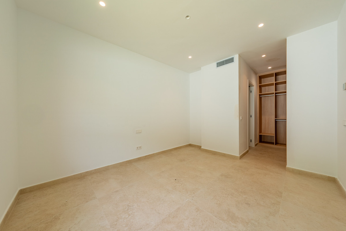 Se vende Villa - Chalet de 6 dormitorios en Costa Del Sol, Cadiz, España