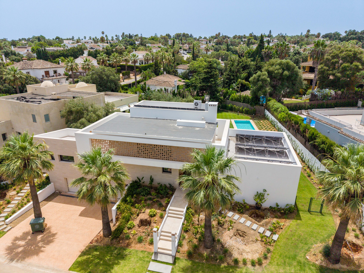 Se vende Villa - Chalet de 6 dormitorios en Costa Del Sol, Cadiz, España