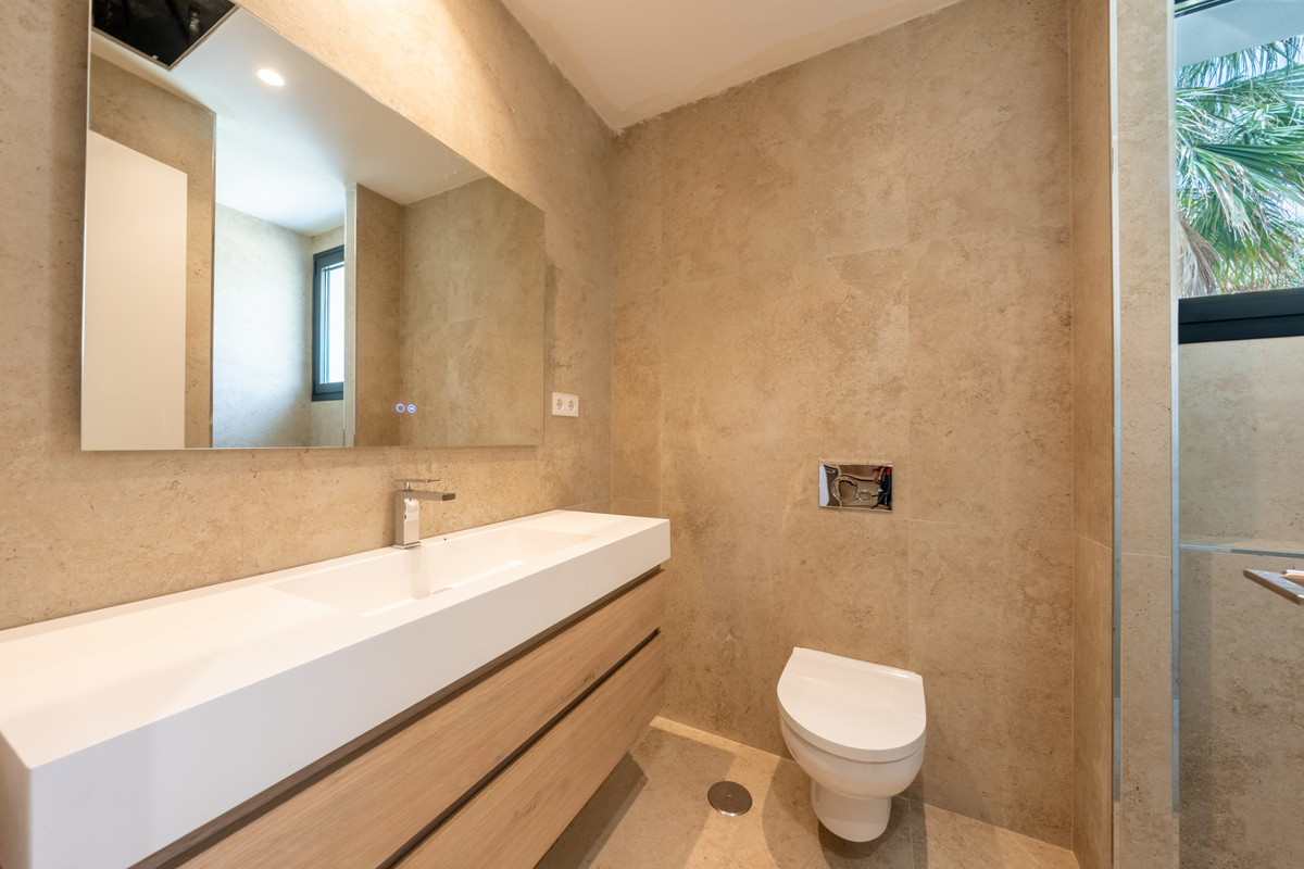Se vende Villa - Chalet de 6 dormitorios en Costa Del Sol, Cadiz, España
