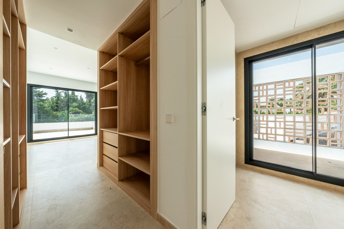Se vende Villa - Chalet de 6 dormitorios en Costa Del Sol, Cadiz, España