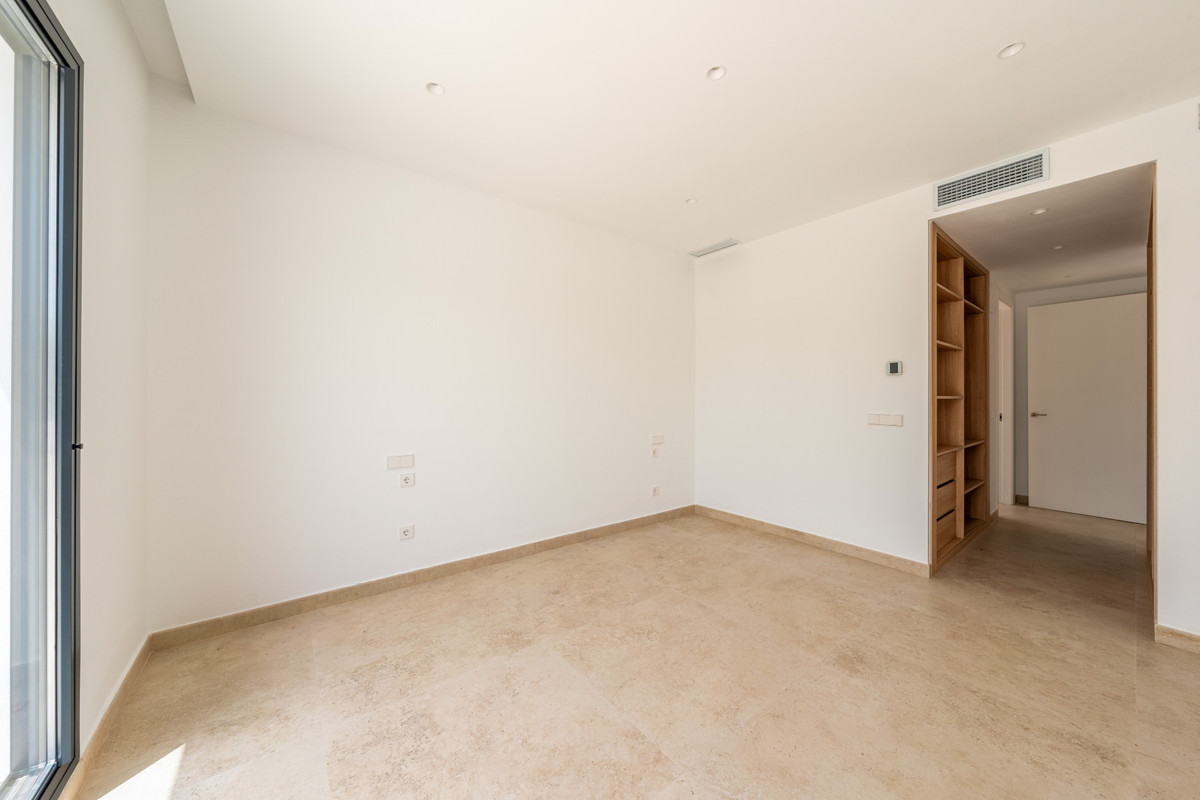 Se vende Villa - Chalet de 6 dormitorios en Costa Del Sol, Cadiz, España