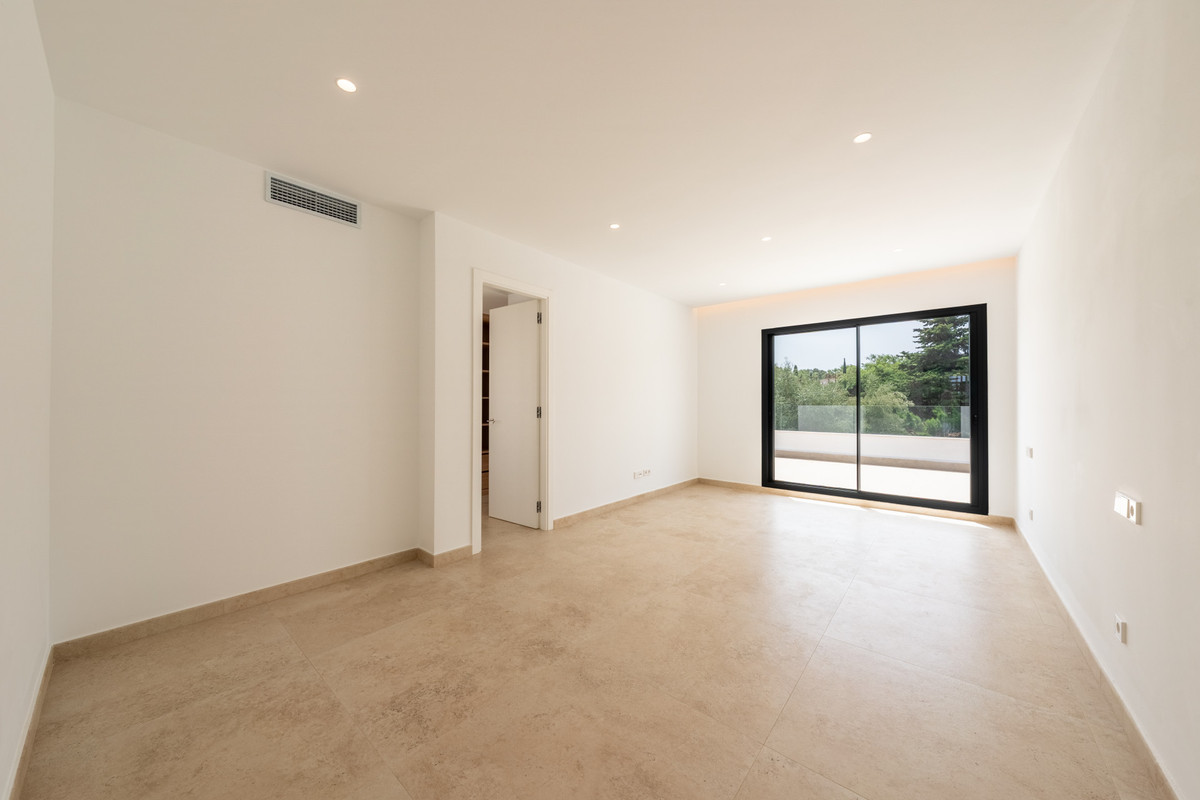 Se vende Villa - Chalet de 6 dormitorios en Costa Del Sol, Cadiz, España