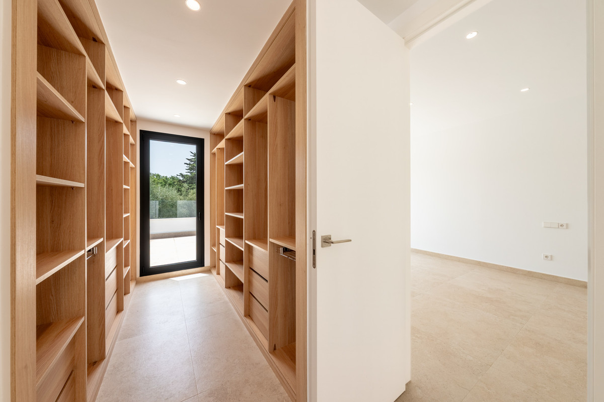 Se vende Villa - Chalet de 6 dormitorios en Costa Del Sol, Cadiz, España