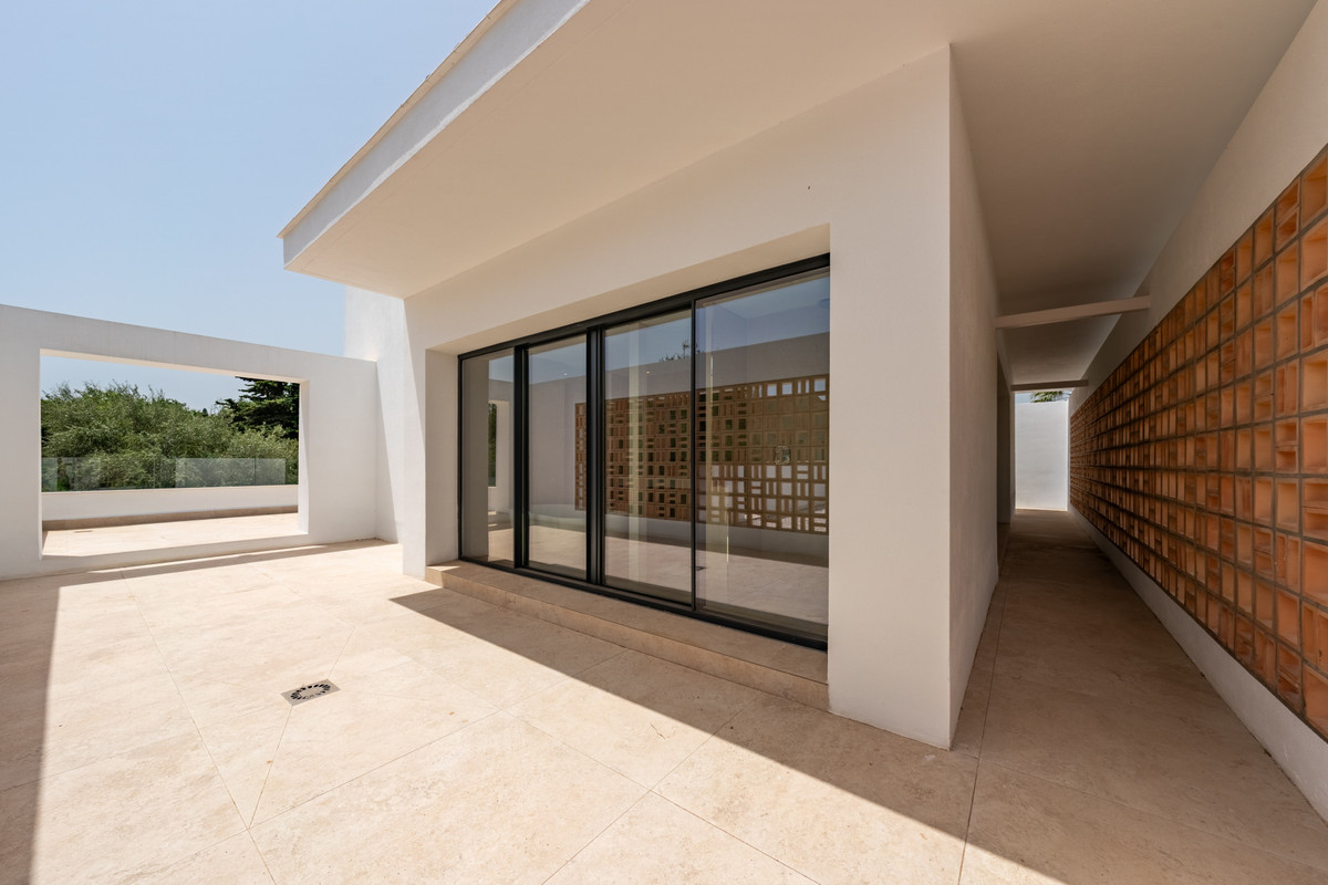 Se vende Villa - Chalet de 6 dormitorios en Costa Del Sol, Cadiz, España