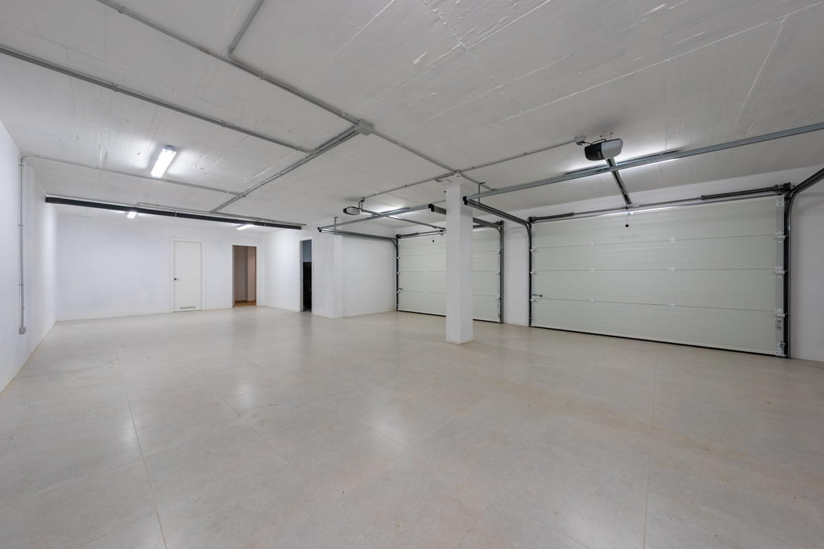 Se vende Villa - Chalet de 6 dormitorios en Costa Del Sol, Cadiz, España