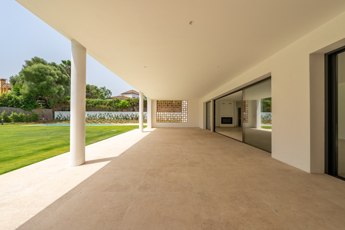 Se vende Villa - Chalet de 6 dormitorios en Costa Del Sol, Cadiz, España