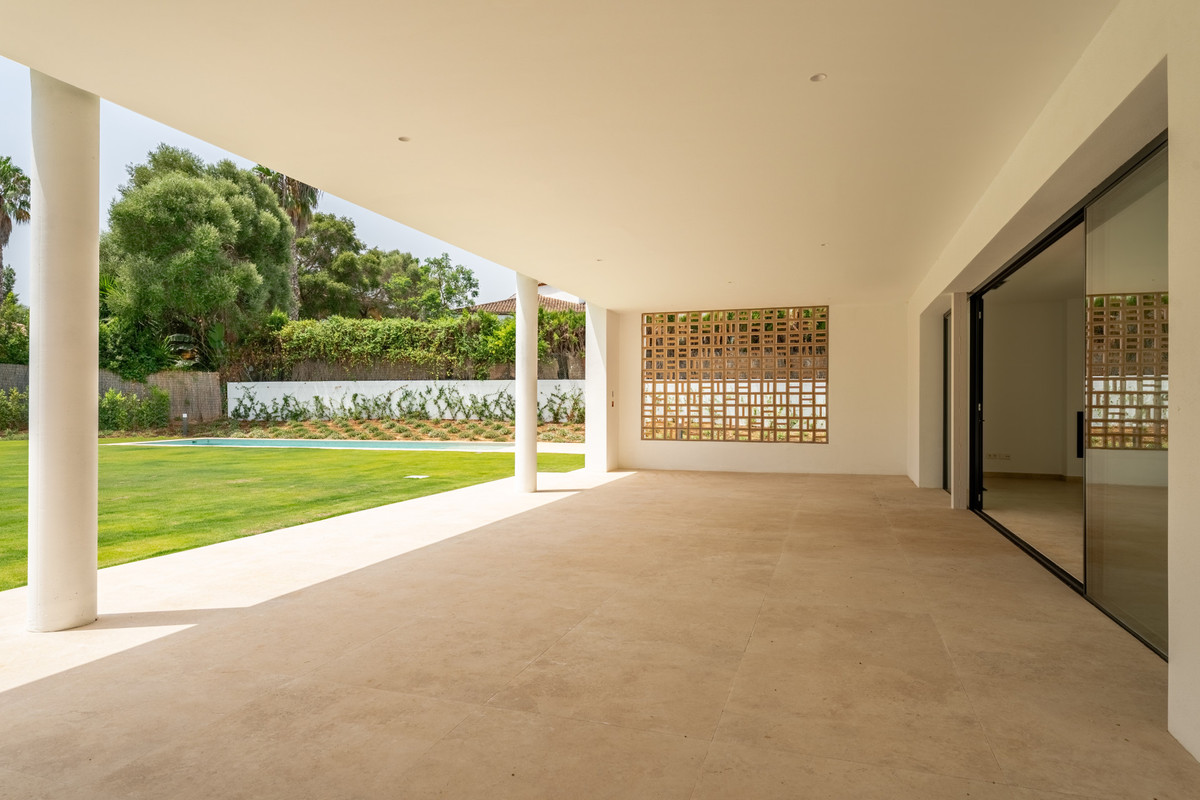 Se vende Villa - Chalet de 6 dormitorios en Costa Del Sol, Cadiz, España