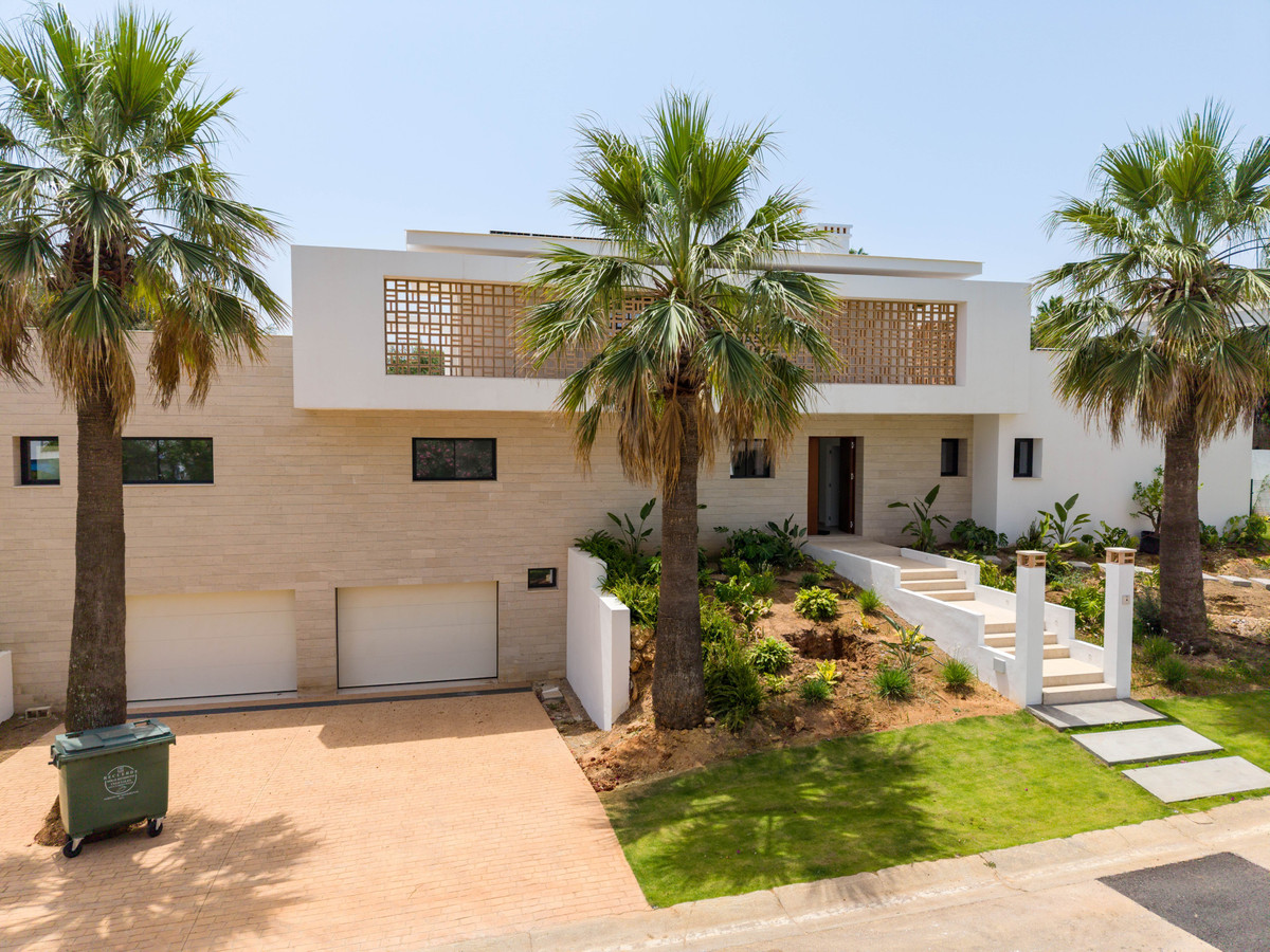 Se vende Villa - Chalet de 6 dormitorios en Costa Del Sol, Cadiz, España