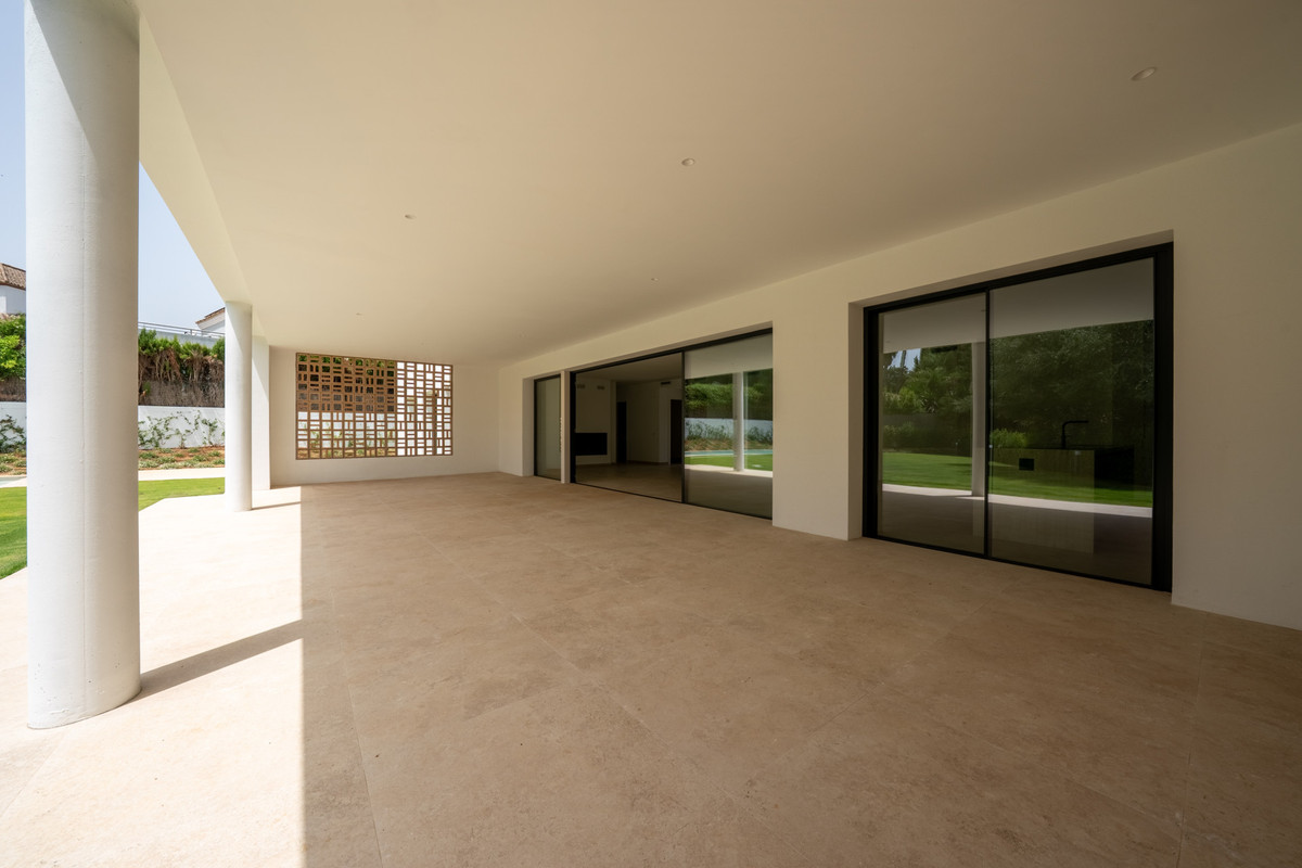 Se vende Villa - Chalet de 6 dormitorios en Costa Del Sol, Cadiz, España