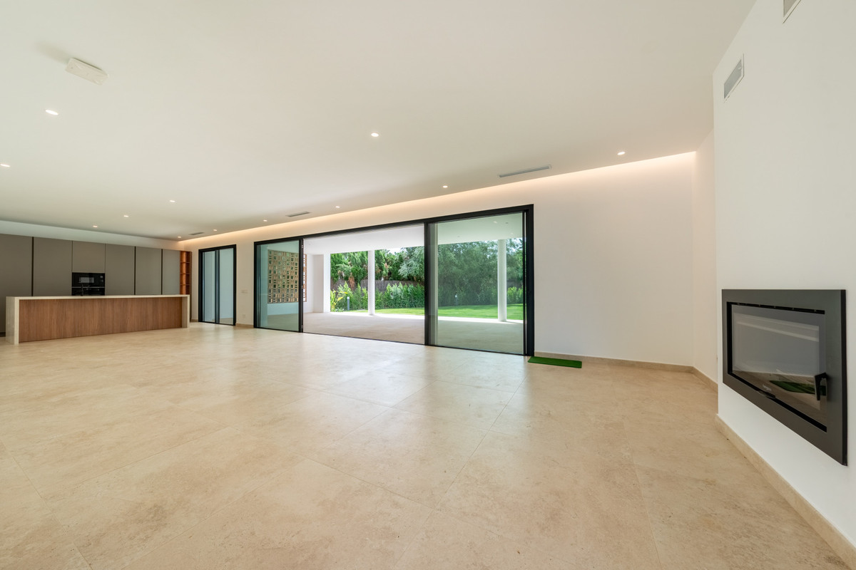 Se vende Villa - Chalet de 6 dormitorios en Costa Del Sol, Cadiz, España
