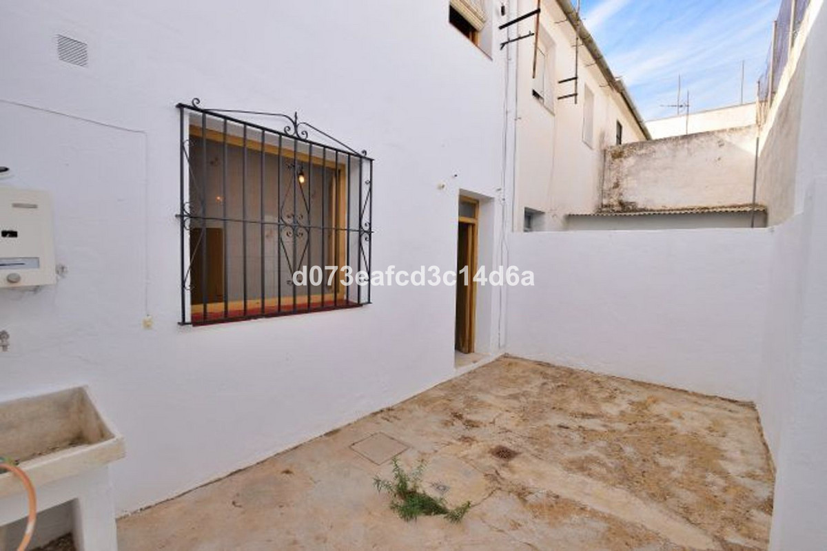 3 Bed Townhouse for sale in Ronda Costa Del Sol, Málaga, Spain