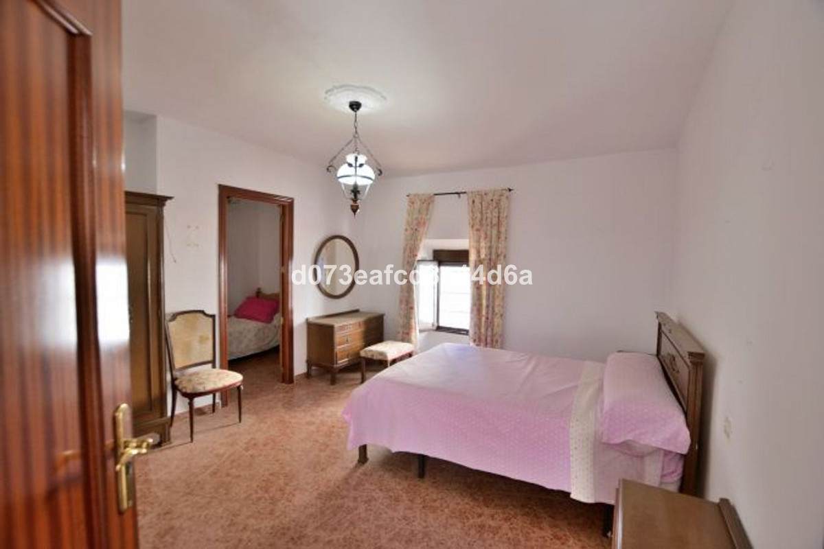 3 Bed Townhouse for sale in Ronda Costa Del Sol, Málaga, Spain