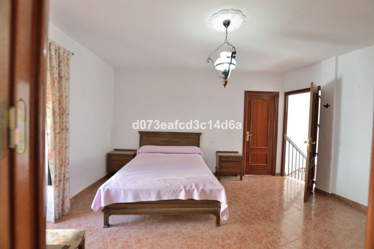 3 Bed Townhouse for sale in Ronda Costa Del Sol, Málaga, Spain