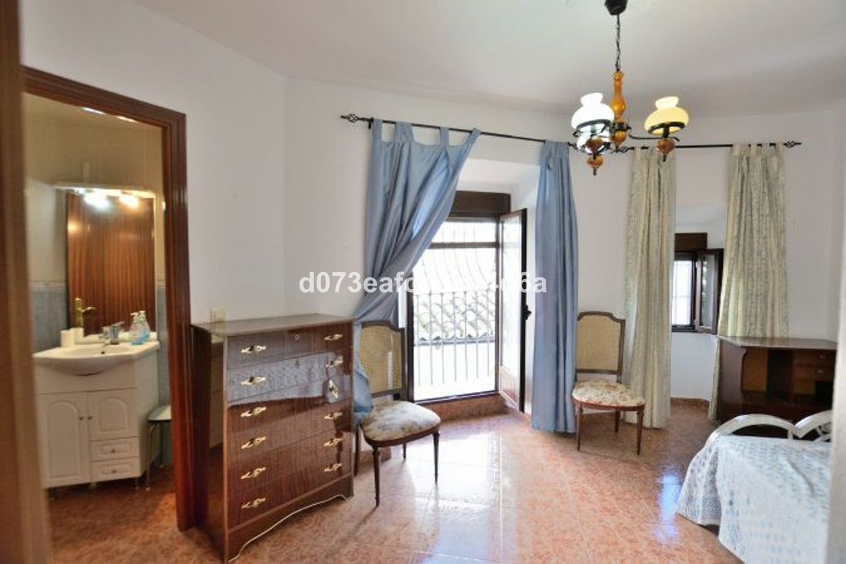 3 Bed Townhouse for sale in Ronda Costa Del Sol, Málaga, Spain
