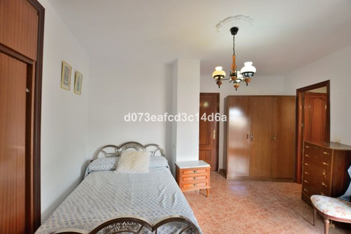 3 Bed Townhouse for sale in Ronda Costa Del Sol, Málaga, Spain