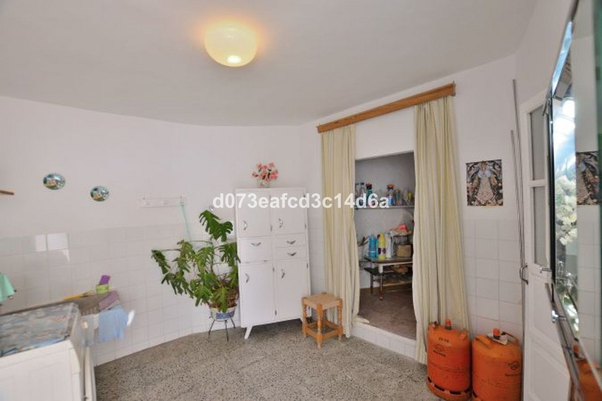 6 Bed Townhouse for sale in Montejaque Costa Del Sol, Málaga, Spain