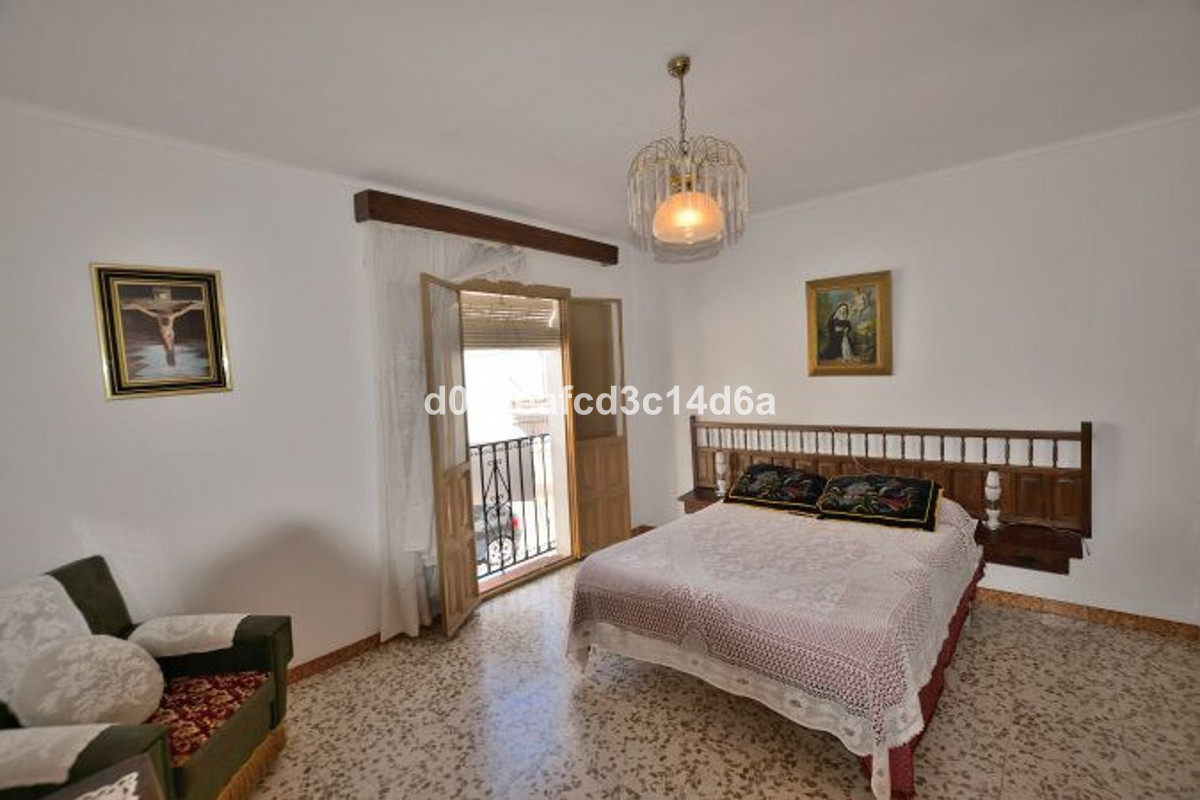 6 Bed Townhouse for sale in Montejaque Costa Del Sol, Málaga, Spain
