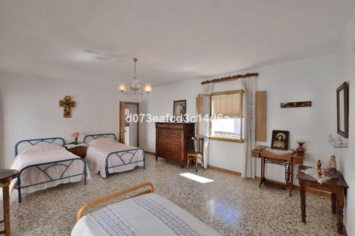 6 Bed Townhouse for sale in Montejaque Costa Del Sol, Málaga, Spain