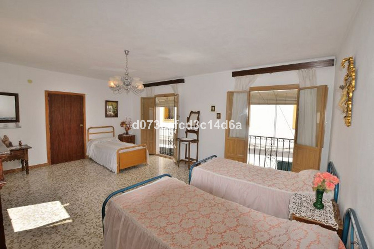 6 Bed Townhouse for sale in Montejaque Costa Del Sol, Málaga, Spain