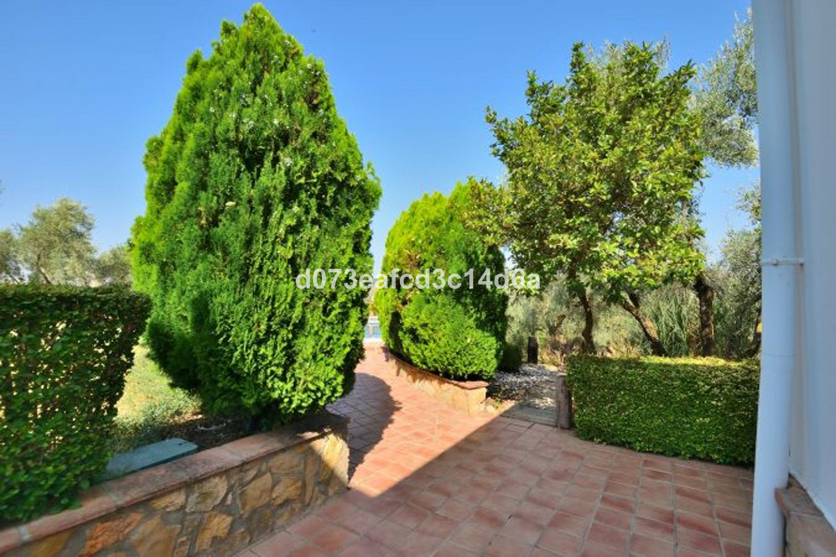 5 Bed Townhouse for sale in Arriate Costa Del Sol, Málaga, Spain
