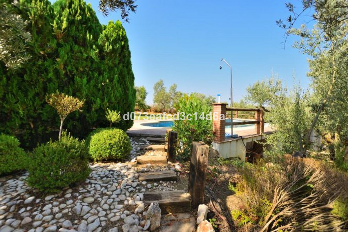 5 Bed Townhouse for sale in Arriate Costa Del Sol, Málaga, Spain