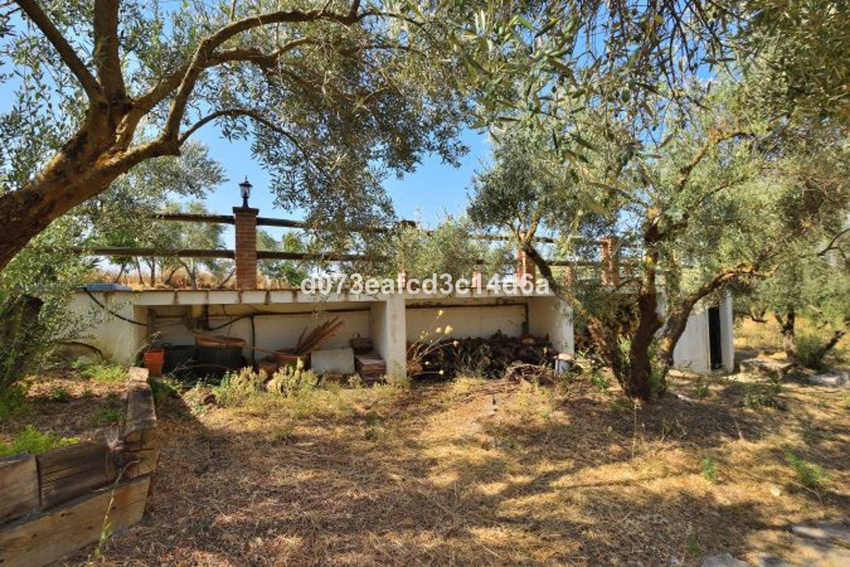 5 Bed Townhouse for sale in Arriate Costa Del Sol, Málaga, Spain