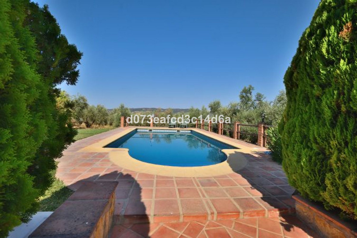 5 Bed Townhouse for sale in Arriate Costa Del Sol, Málaga, Spain